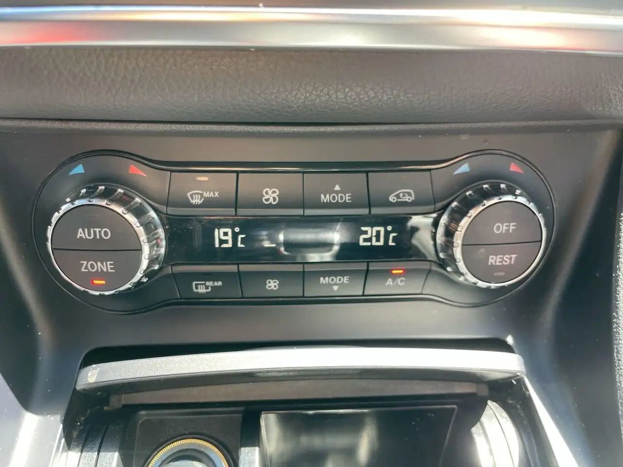 Mercedes-Benz CLA снимка Mercedes-Benz CLA