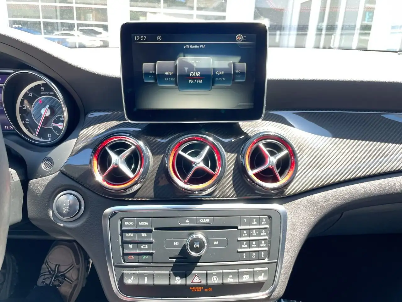 Mercedes-Benz CLA снимка Mercedes-Benz CLA