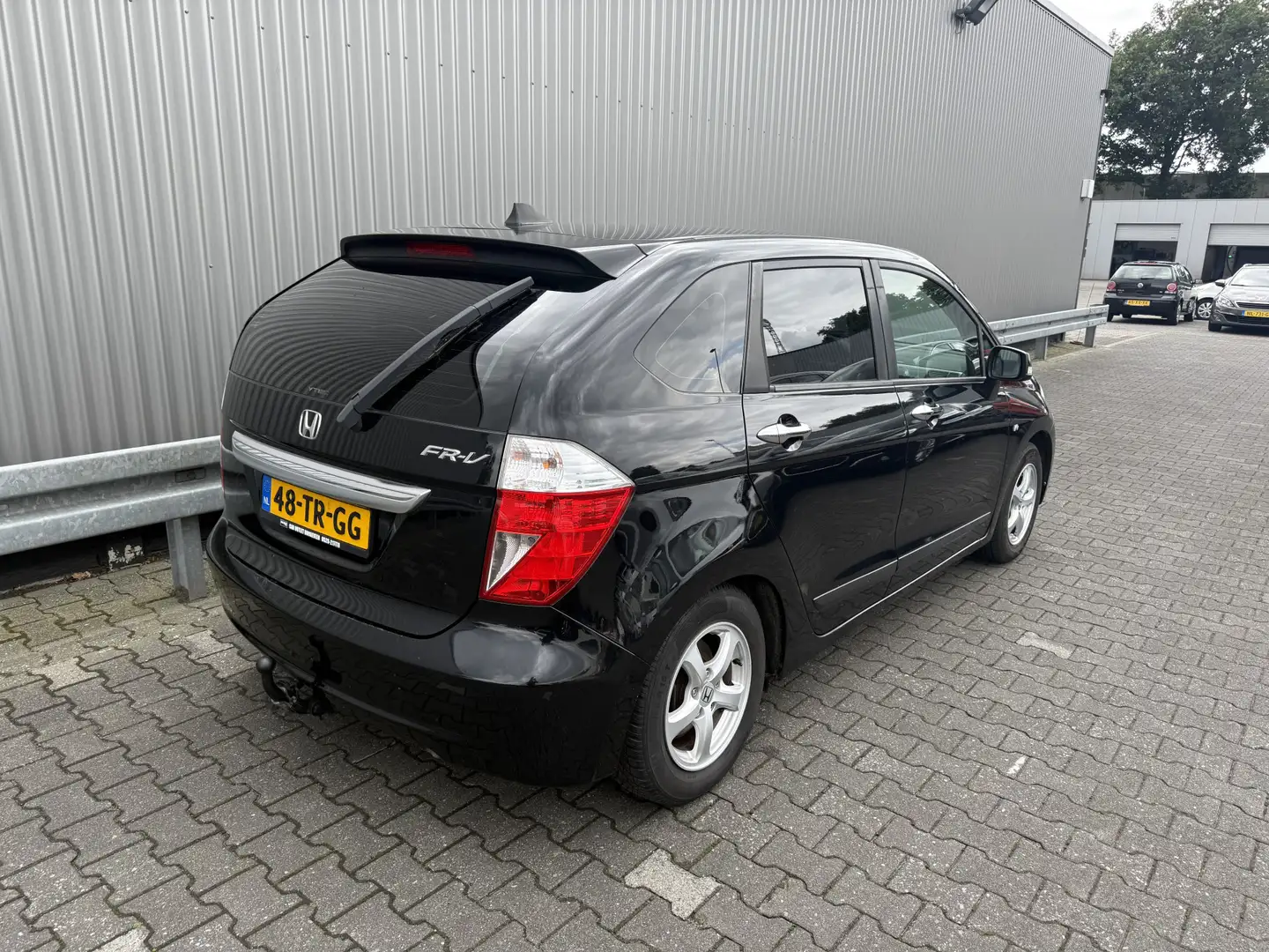 Honda FR-V 1.7i 6p. Clima, LM, Trekh, – Inruil Mogelijk – Zwart - 2