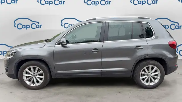 Volkswagen Tiguan view 2