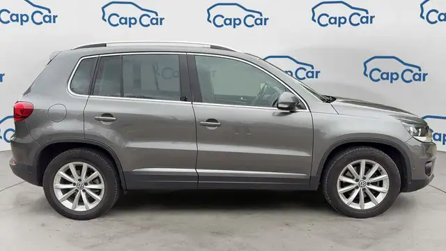 Volkswagen Tiguan view 4