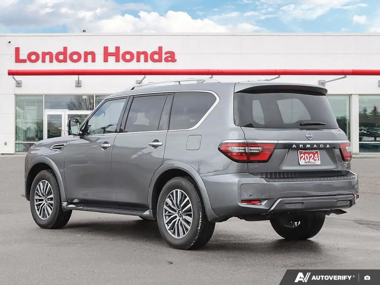 Nissan Armada снимка Nissan Armada