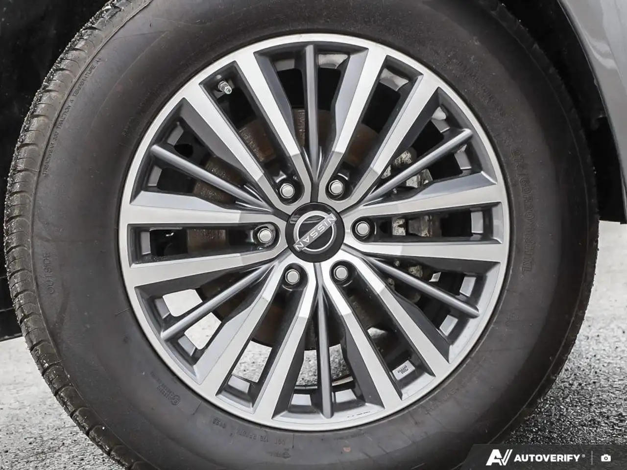 Nissan Armada снимка Nissan Armada