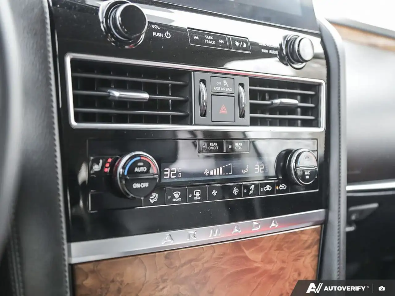 Nissan Armada снимка Nissan Armada