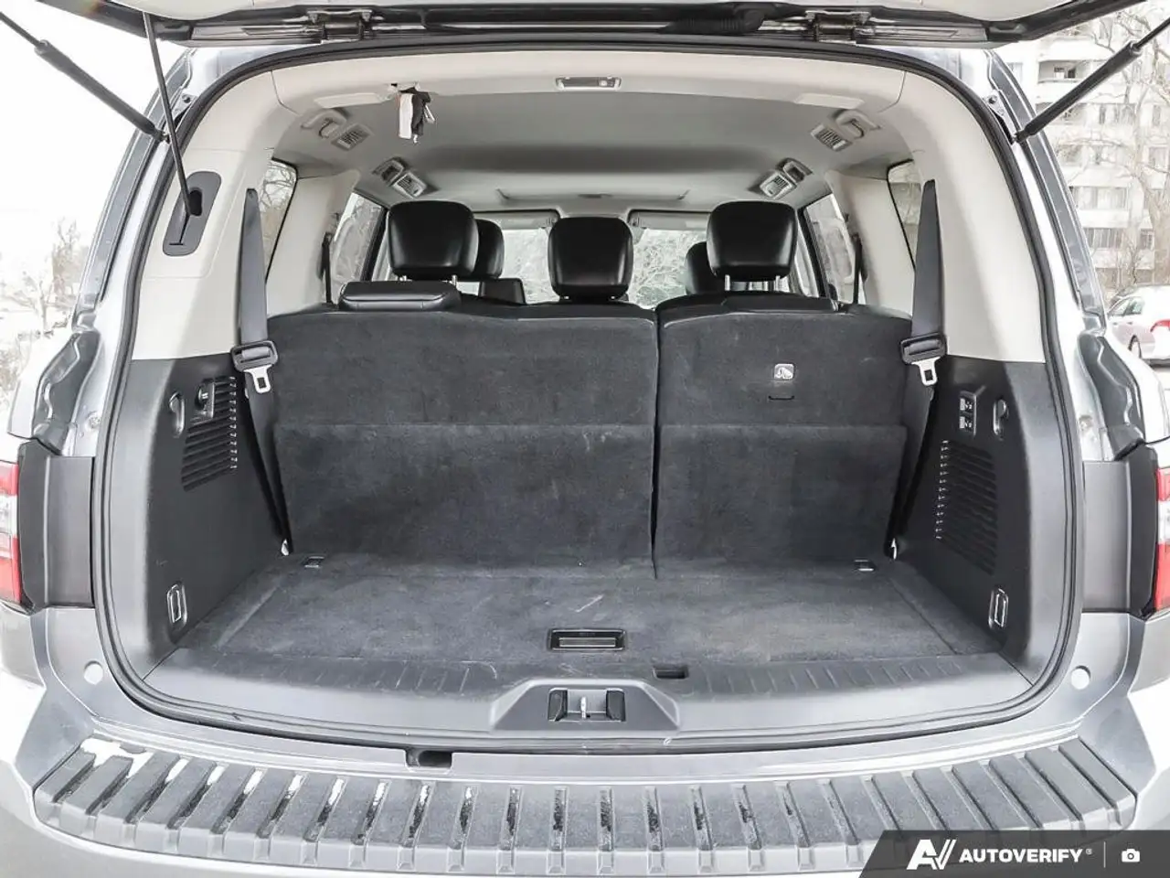 Nissan Armada снимка Nissan Armada