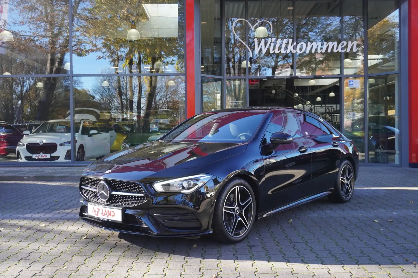 Mercedes-Benz CLA 200 AMG Line LED Navi Kamera Sitzheizung PDC Schwarz - 2