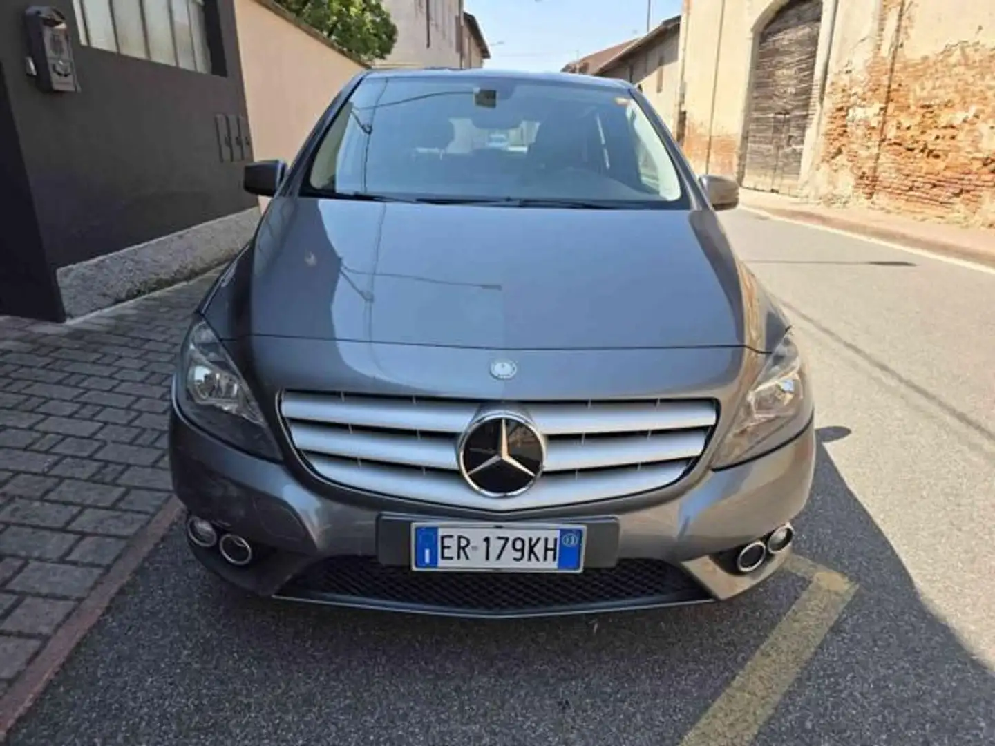 Mercedes-Benz B 180 Executive Gris - 2