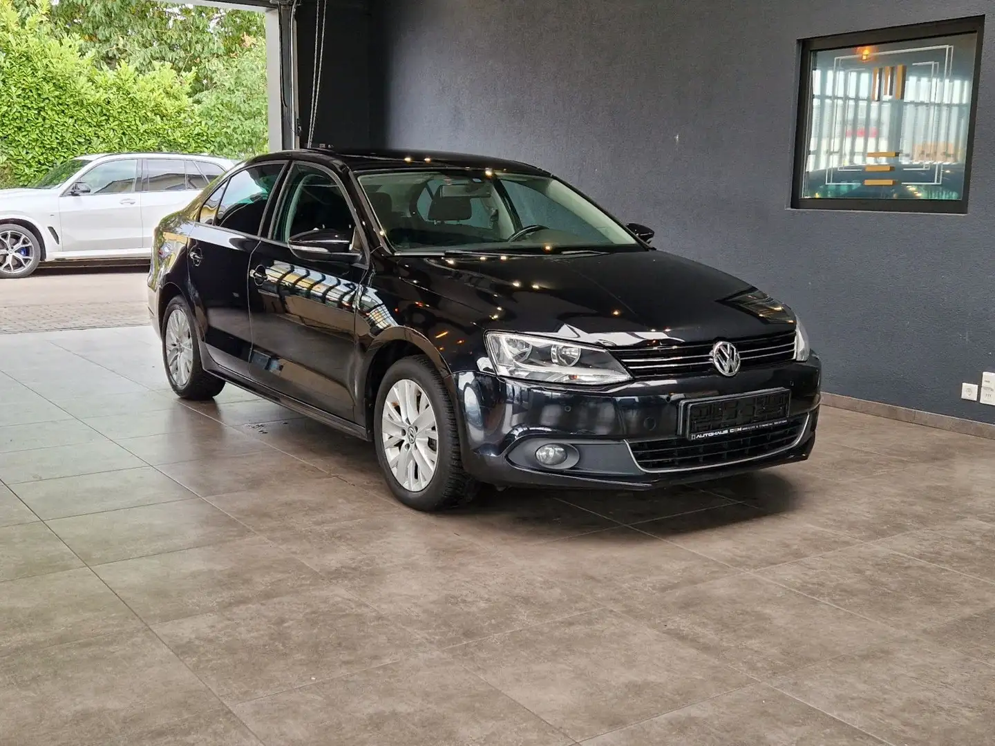 Volkswagen Jetta VI Life 1,2TSI*Navi*Sportsitze*PDC* Schwarz - 1