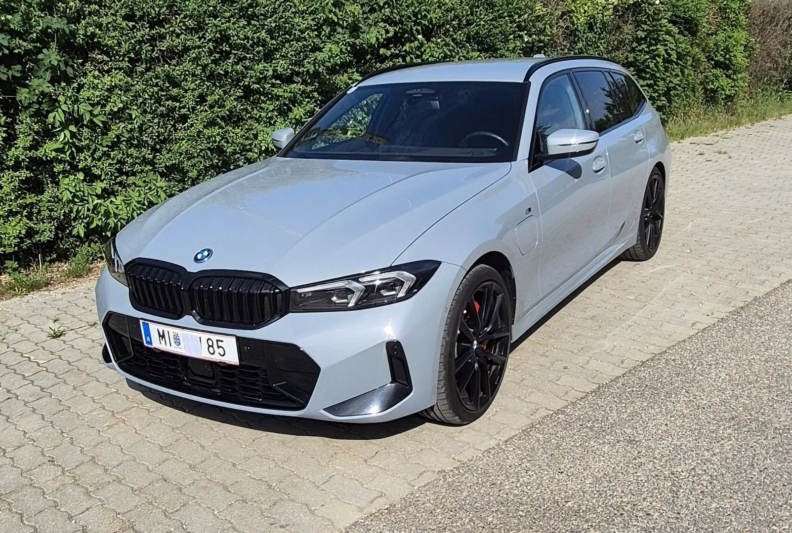 BMW 330 330e PHEV xDrive Touring Aut. - 1