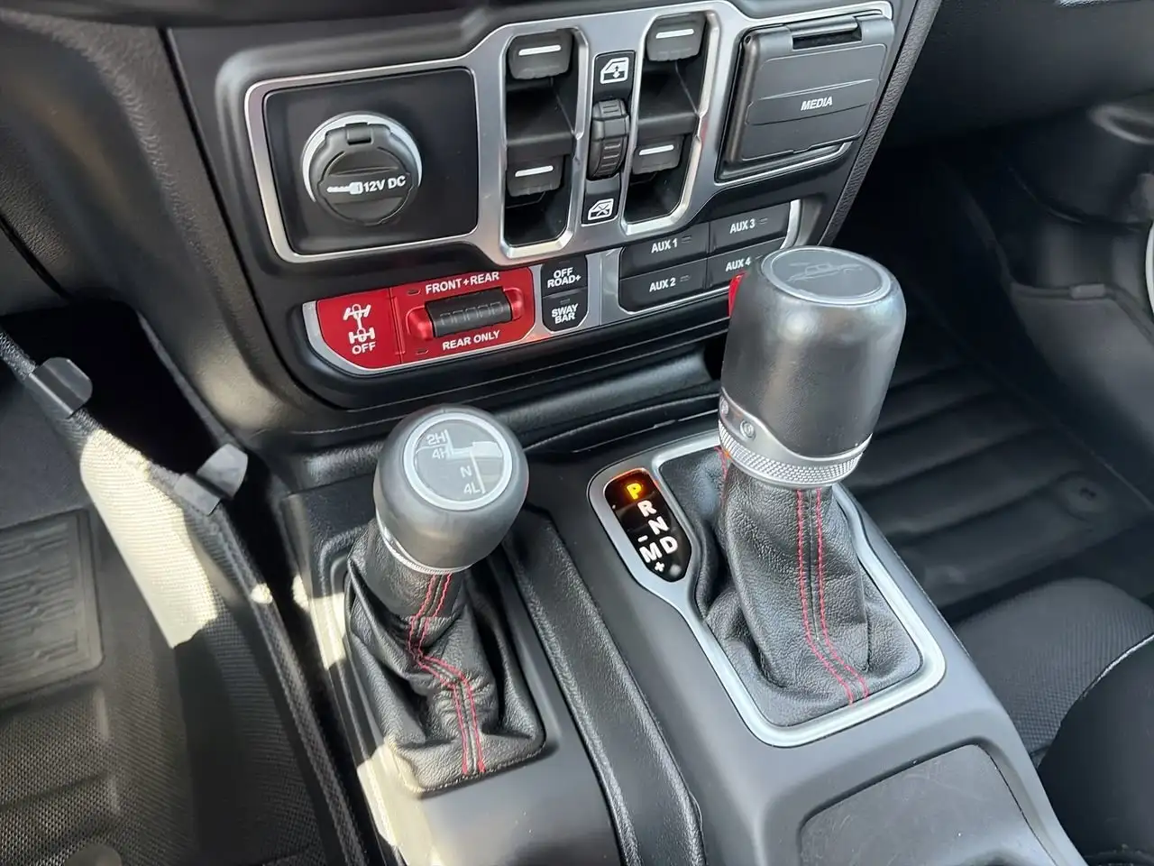 Jeep Gladiator снимка Jeep Gladiator
