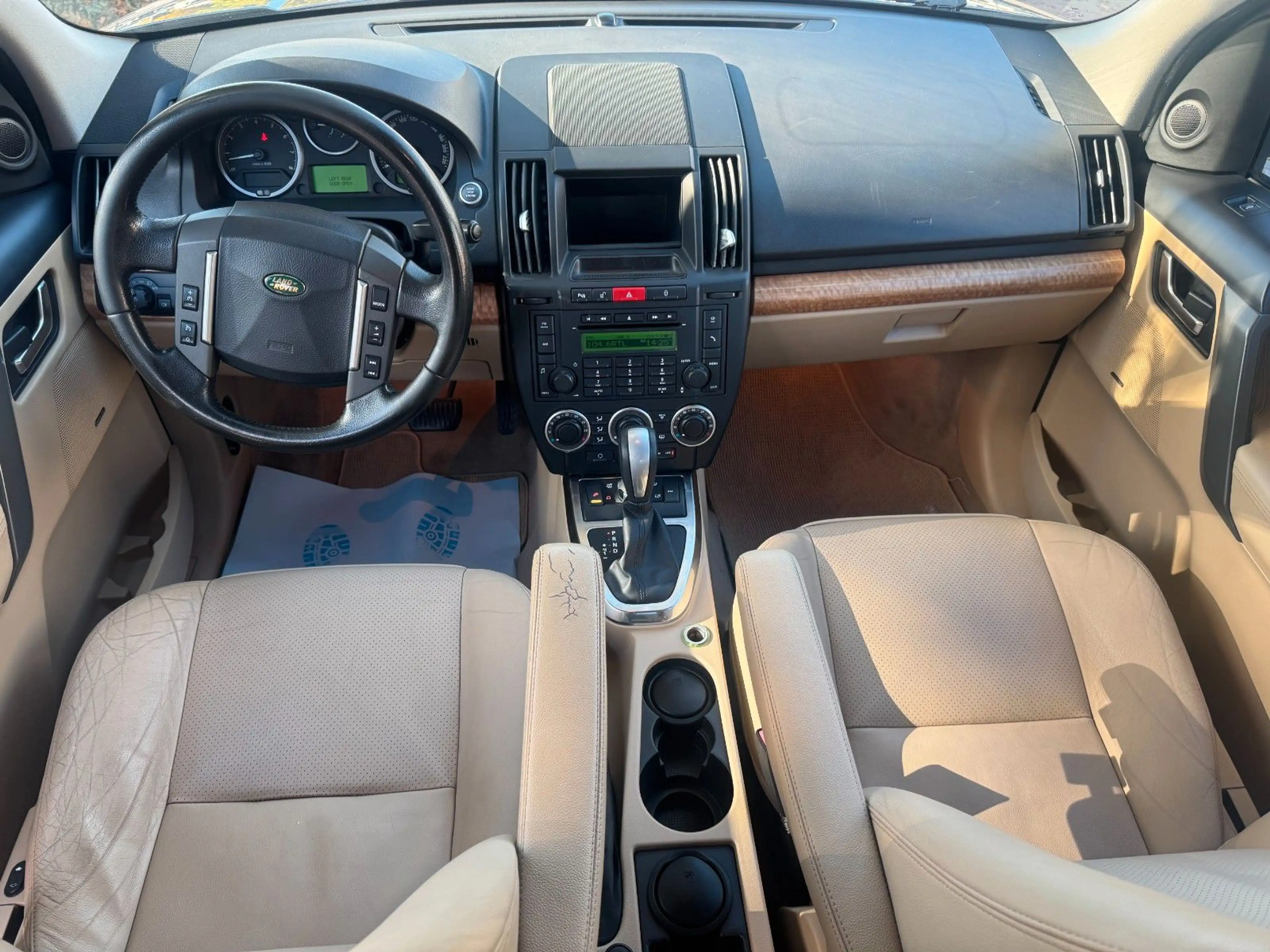 Land Rover Freelander 2 HSE i6*LEDER*NAVI*2xPDC*TÜV 06/2027 — photo 2