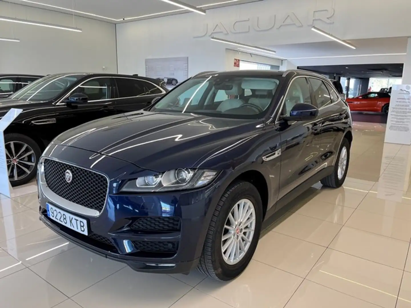 Jaguar F-Pace 2.0i4D Prestige Aut.RWD 180 Azul - 2