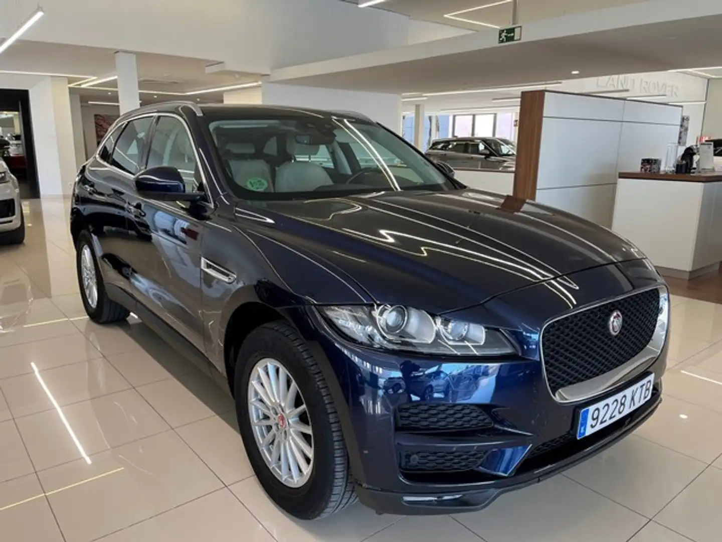 Jaguar F-Pace 2.0i4D Prestige Aut.RWD 180 Bleu - 1