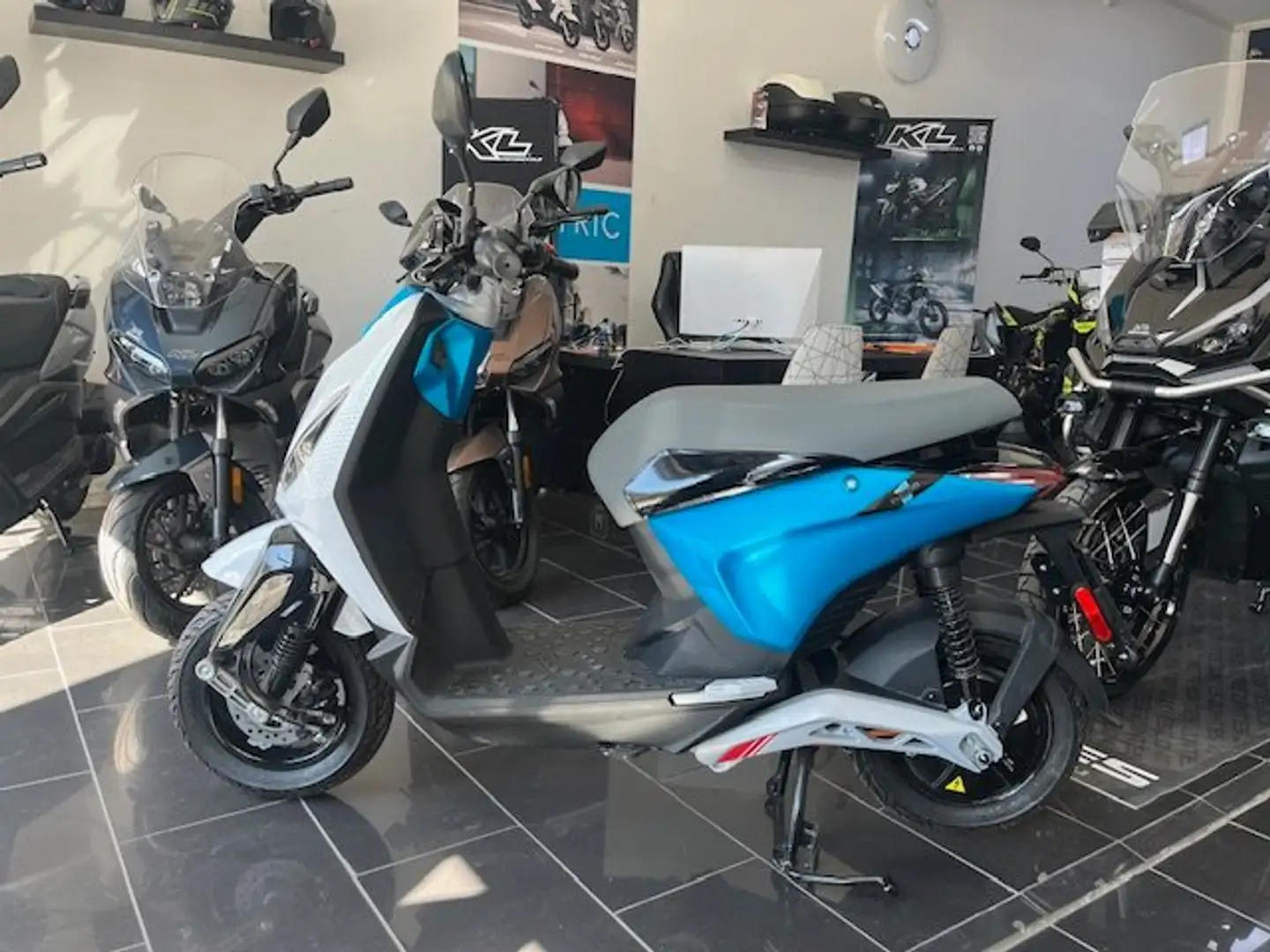 Piaggio active one Wit - 2