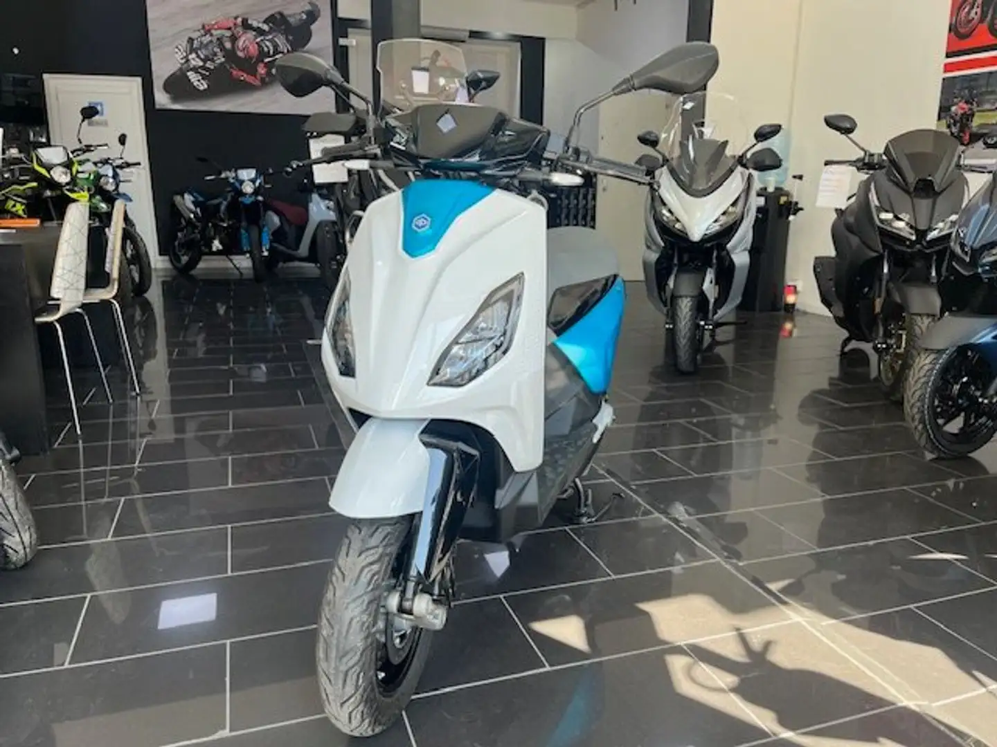 Piaggio active one Wit - 1
