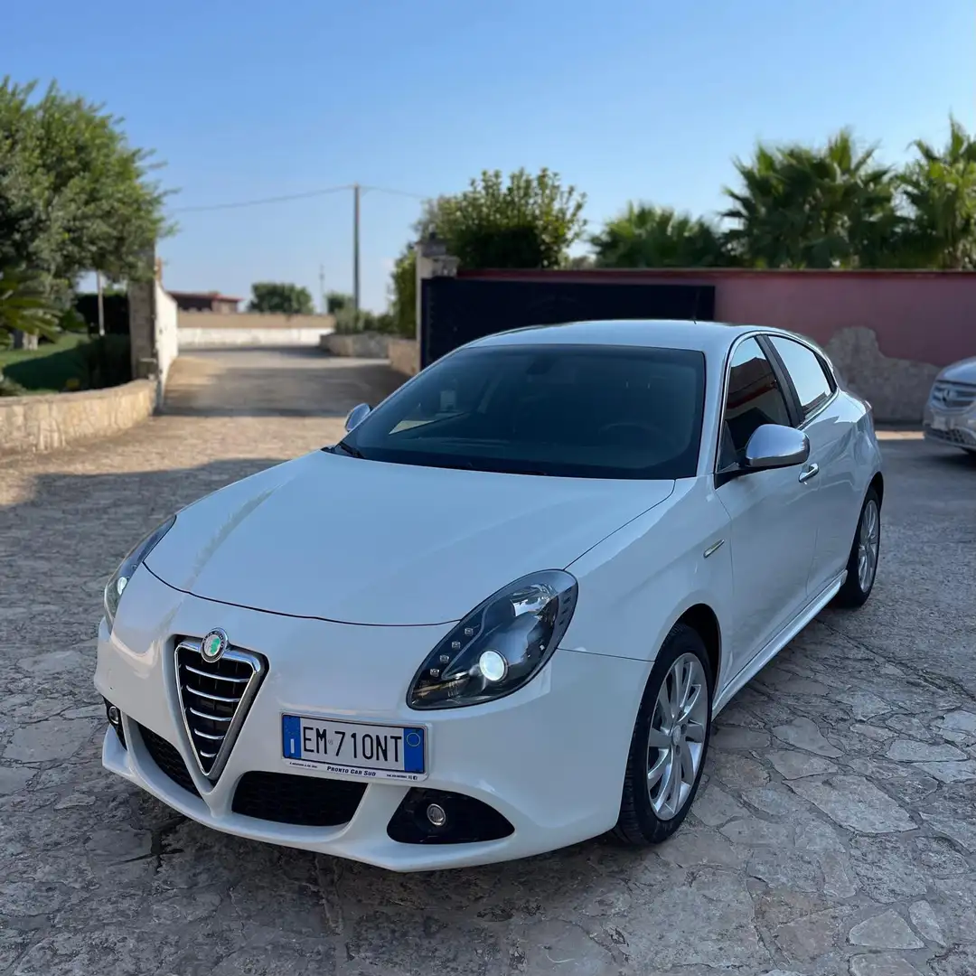 Alfa Romeo Giulietta 2.0 JTDm-2 140 CV Distinctive Weiß - 1