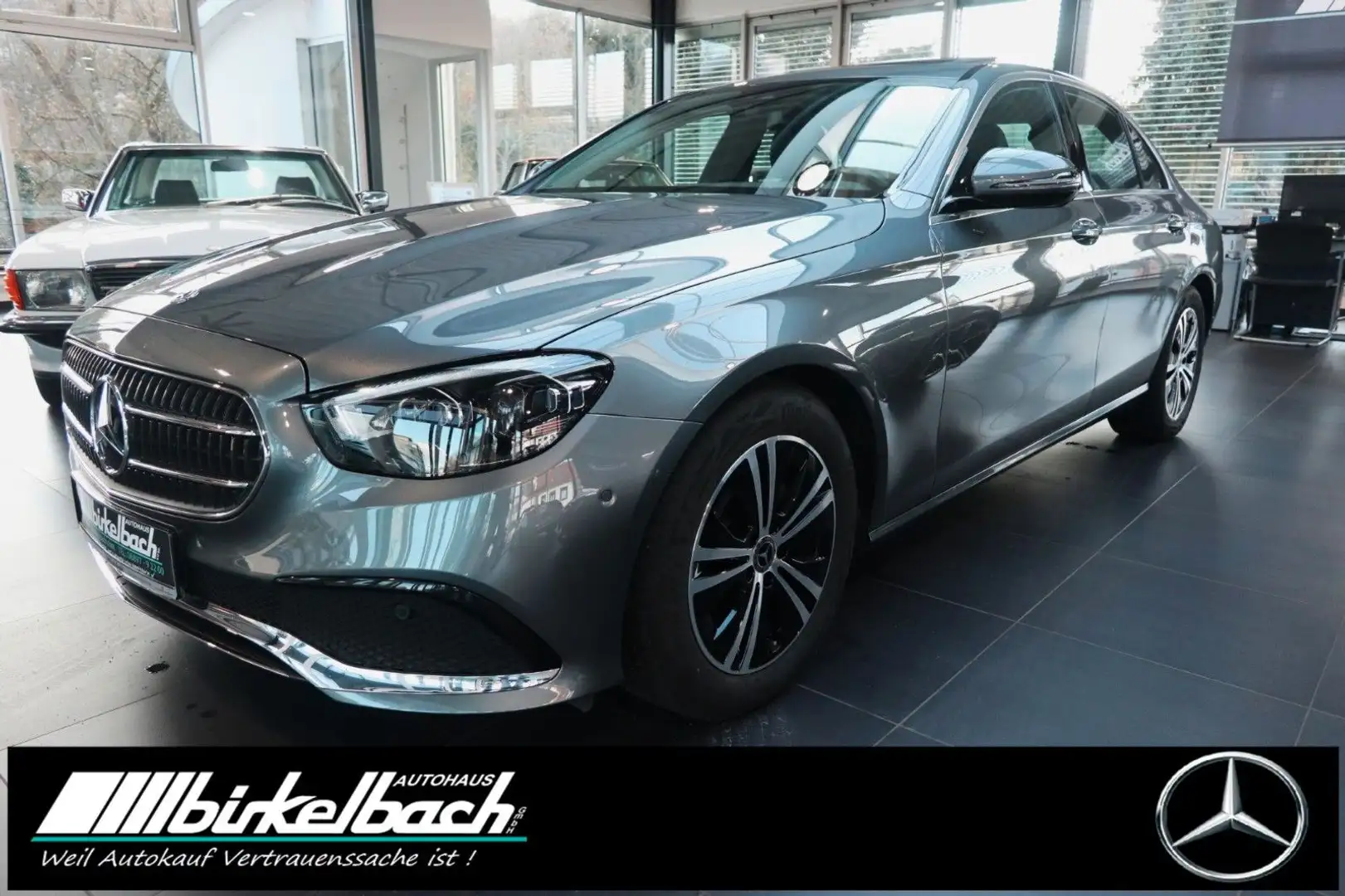Mercedes-Benz E 220 d Avantgarde Widescreen LED Facelift AHK Grau - 1