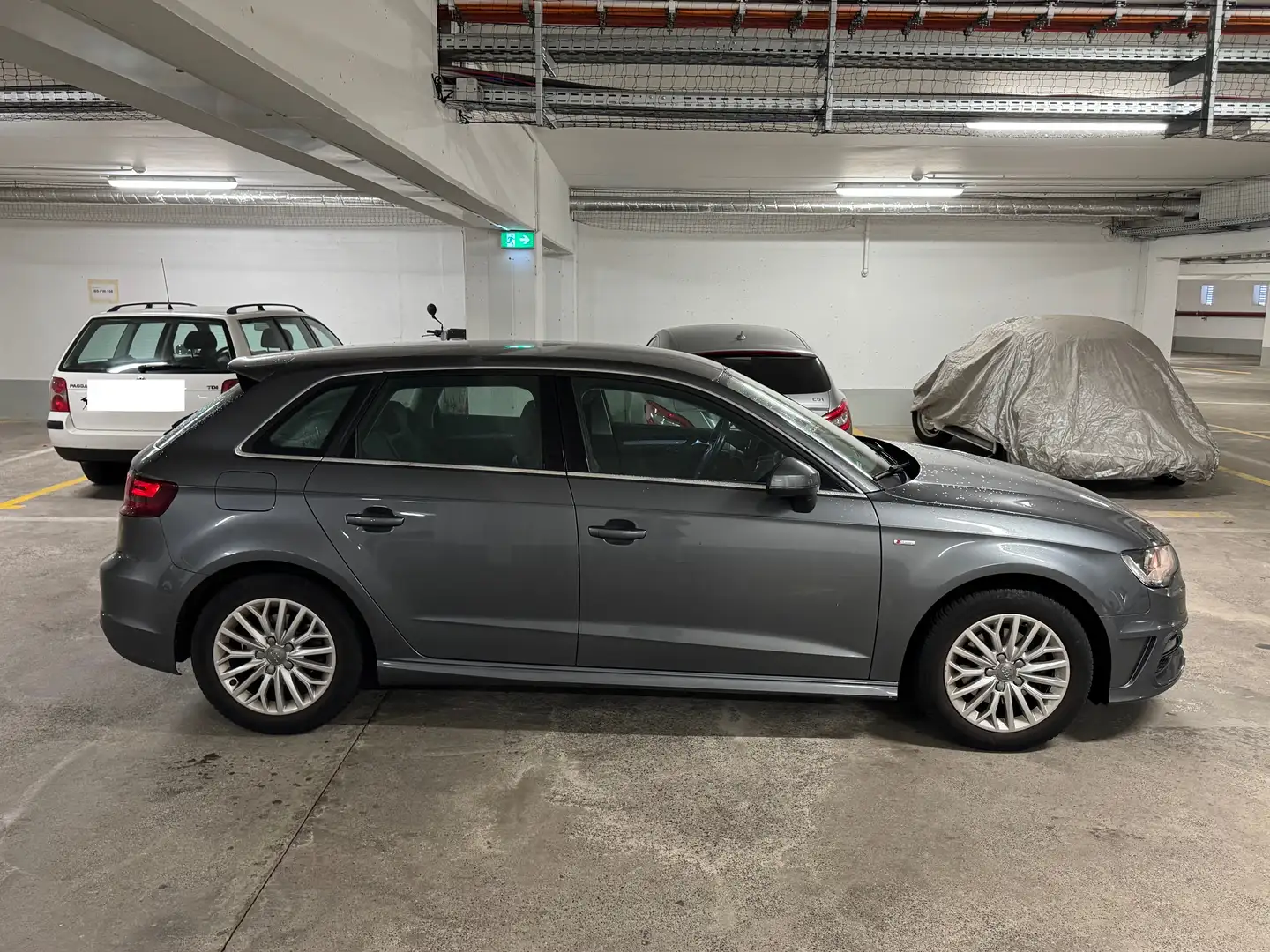 Audi A3 A3 1.4 TFSI Amb, S line, Sheck, AHK, TÜV 05/26 Šedá - 2