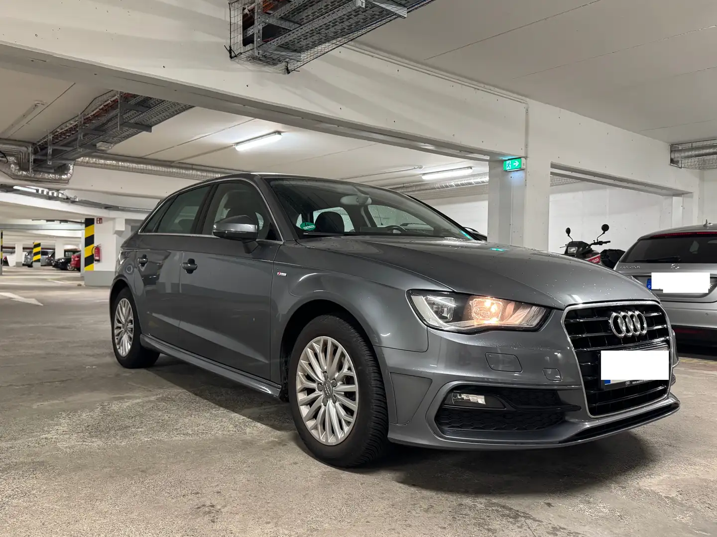 Audi A3 A3 1.4 TFSI Amb, S line, Sheck, AHK, TÜV 05/26 Šedá - 1