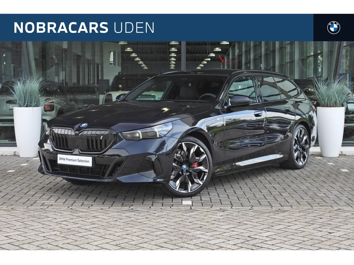 BMW i5 eDrive40 High Executive M Sport / Panoramadak / Ad Nero - 1