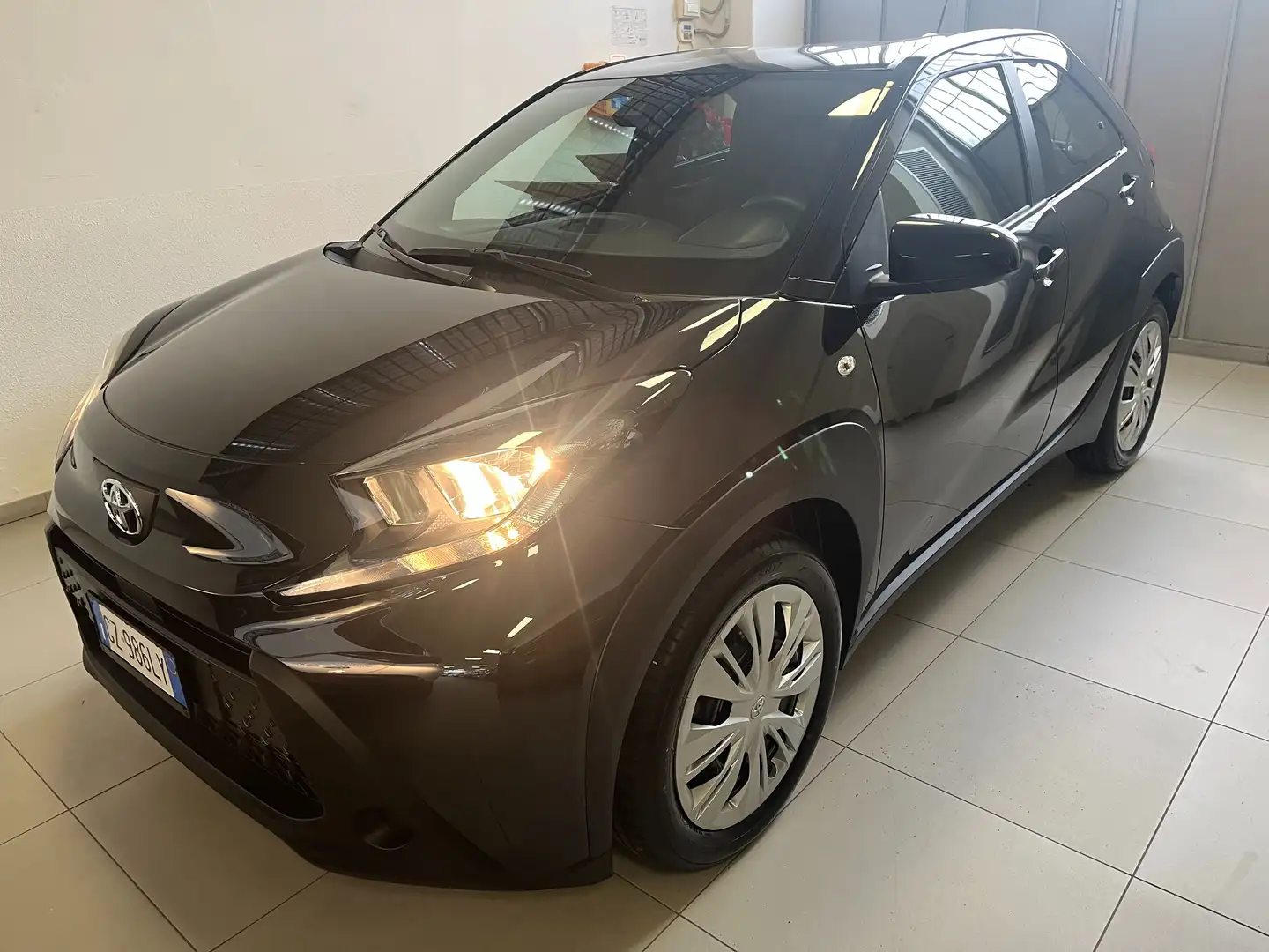 Toyota Aygo Aygo X 1.0 Active 72cv Schwarz - 1