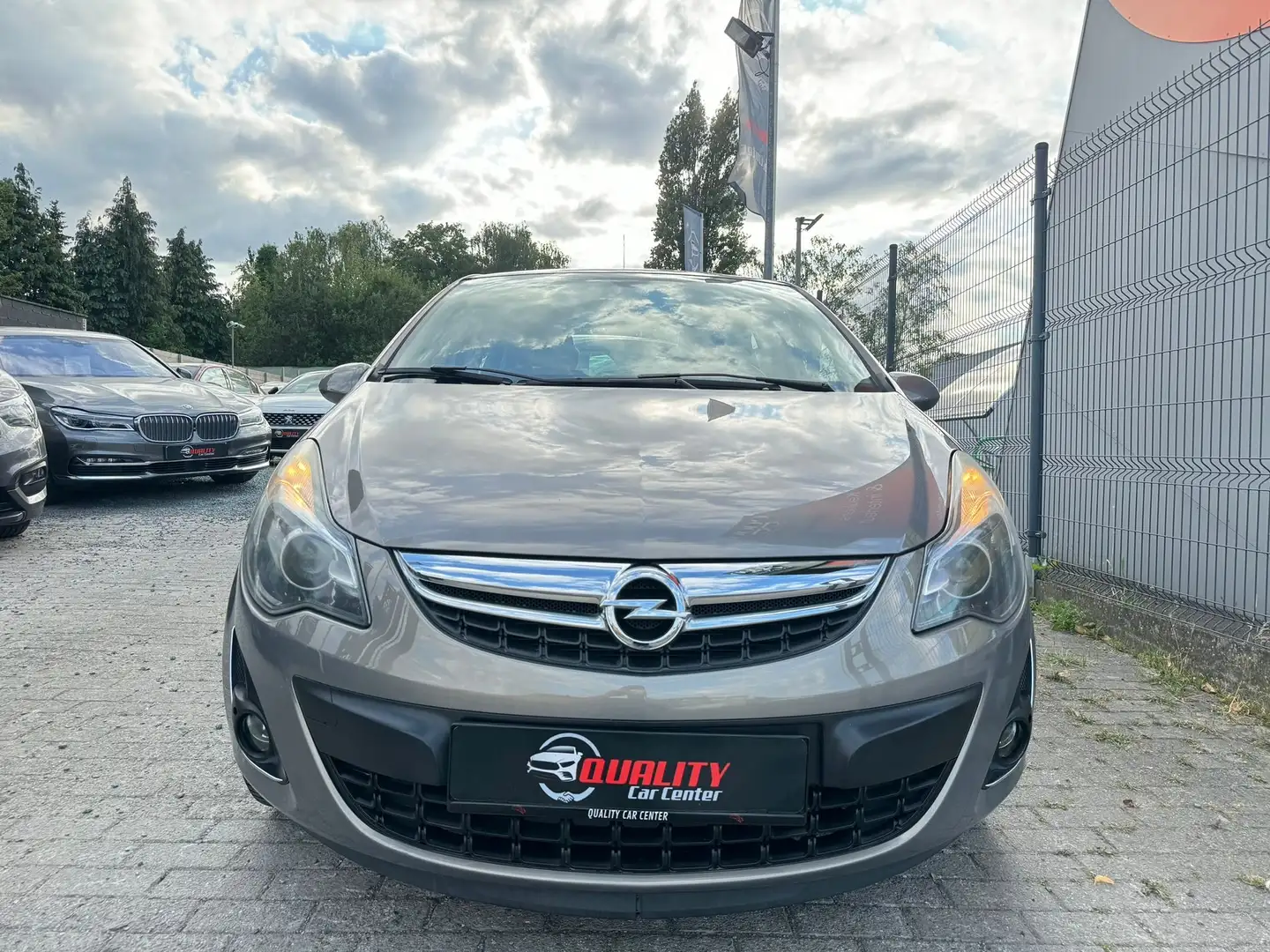Opel Corsa 1.2i Cosmo   74000 km garantie Grijs - 2