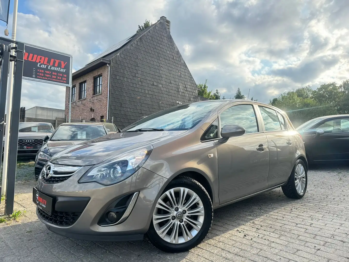 Opel Corsa 1.2i Cosmo   74000 km garantie Grijs - 1