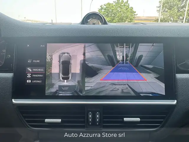 Porsche Cayenne view 13