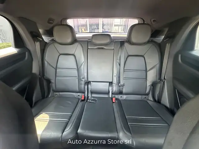 Porsche Cayenne view 15