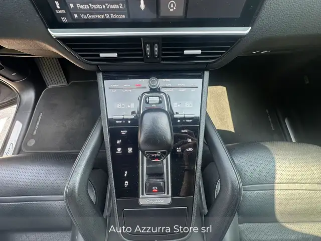 Porsche Cayenne view 14