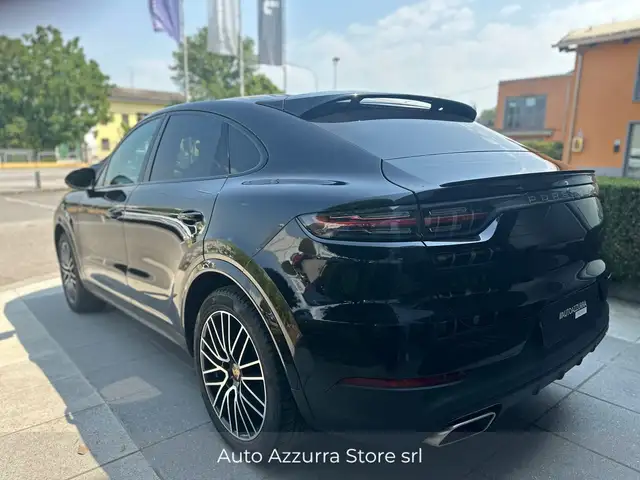 Porsche Cayenne view 4