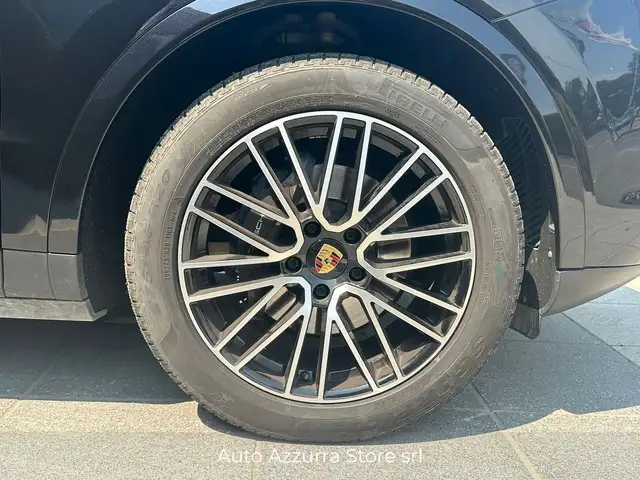 Porsche Cayenne view 7