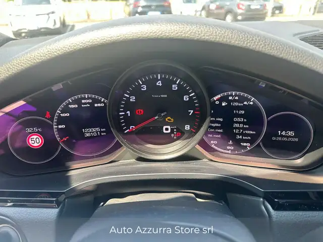 Porsche Cayenne view 11