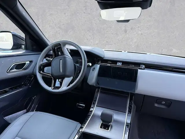 Land Rover Range Rover Velar view 4