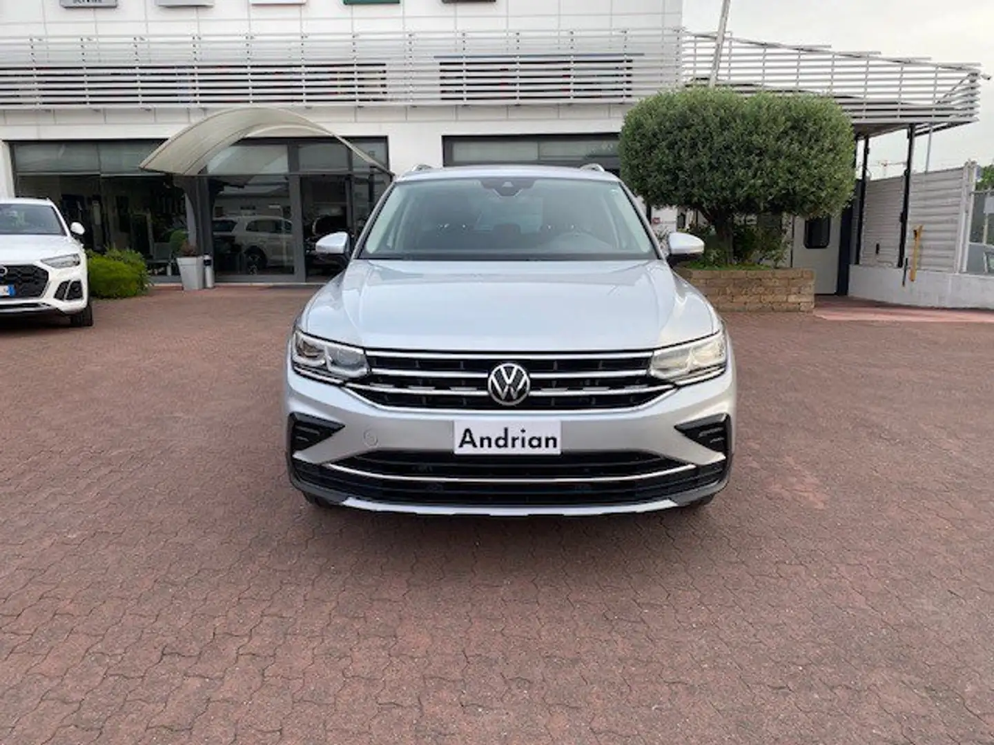 Volkswagen Tiguan 1.5 TSI 150 CV DSG ACT Elegance Zilver - 2