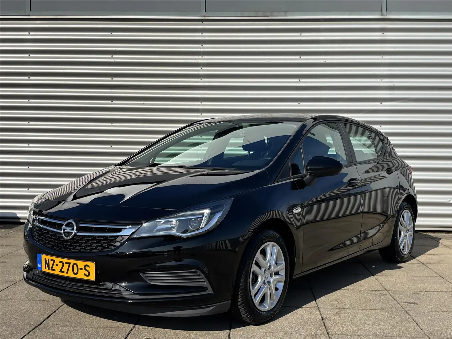Opel Astra 1.0 Turbo 105pk Automaat Easytronic Online Edition Zwart - 1