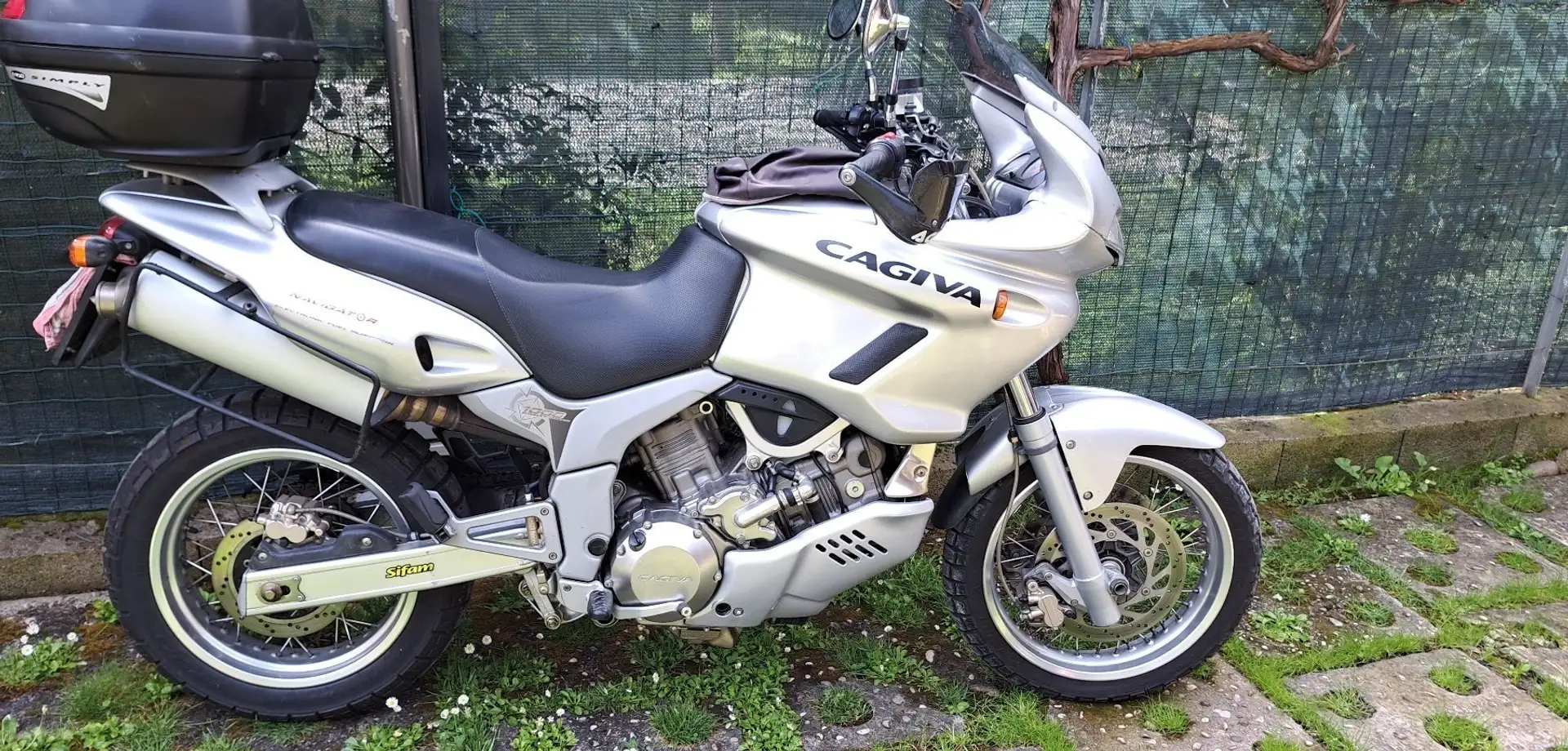 Cagiva Navigator Cerchi a raggi e baule per due caschi. Gris - 1