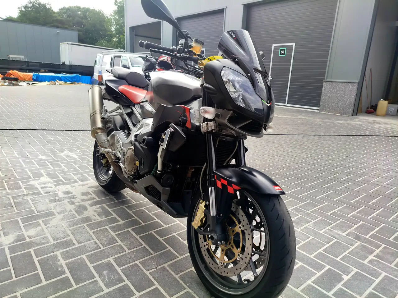 Aprilia RSV 1000 Tuono R