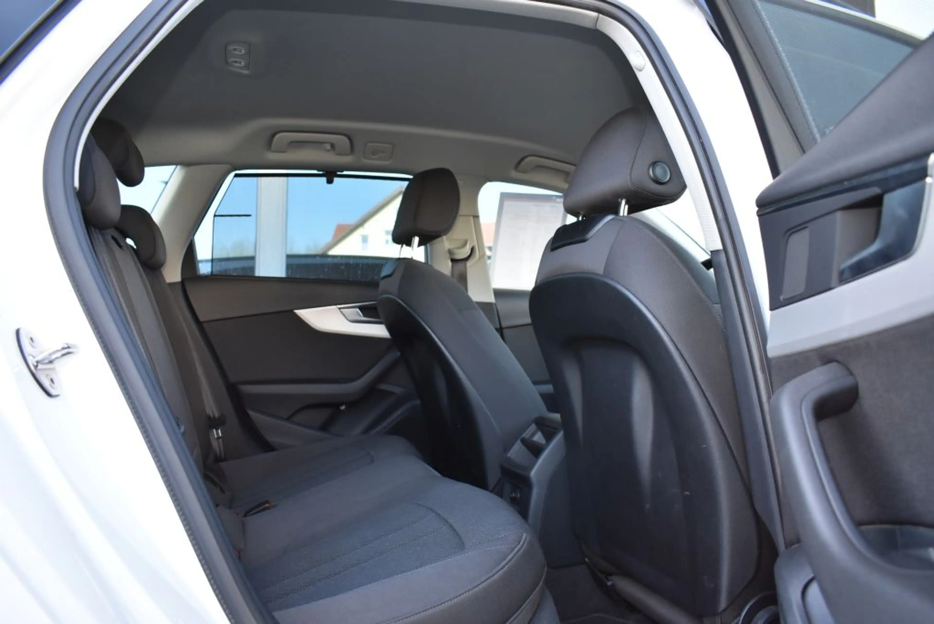 Audi A4 Avant 35 TFSI advanced LED-Scheinwerfer Navi Alu K — photo 6