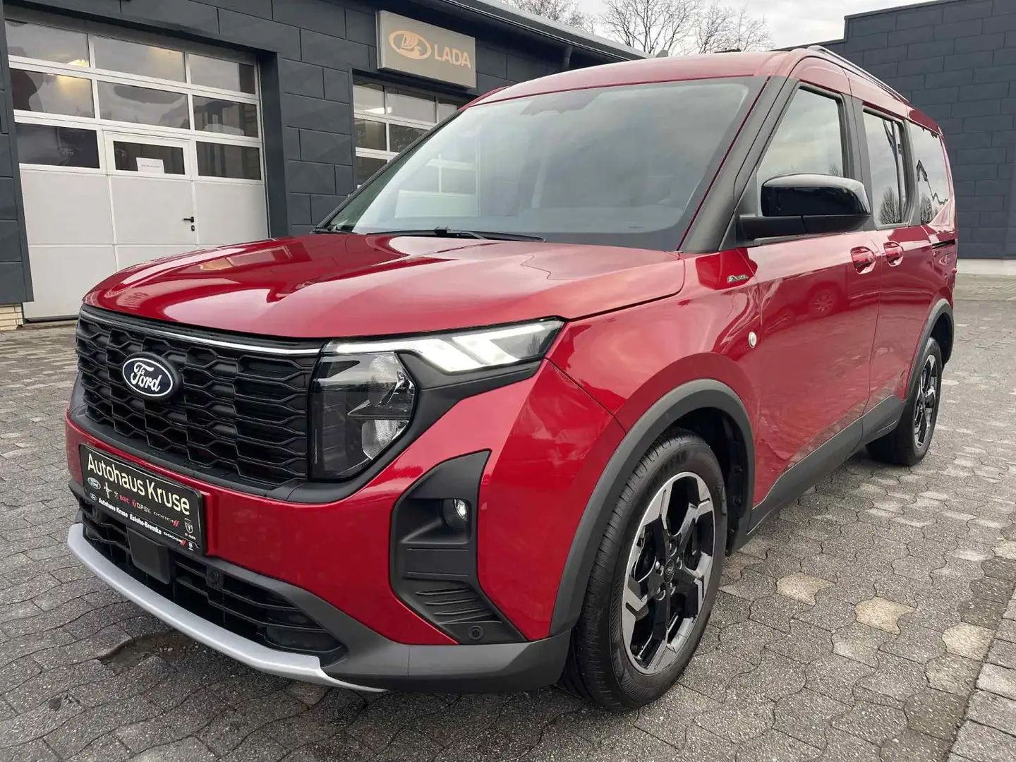 Ford Tourneo Courier 1.0 EcoBoost 92 kW Active Auto Červená - 2