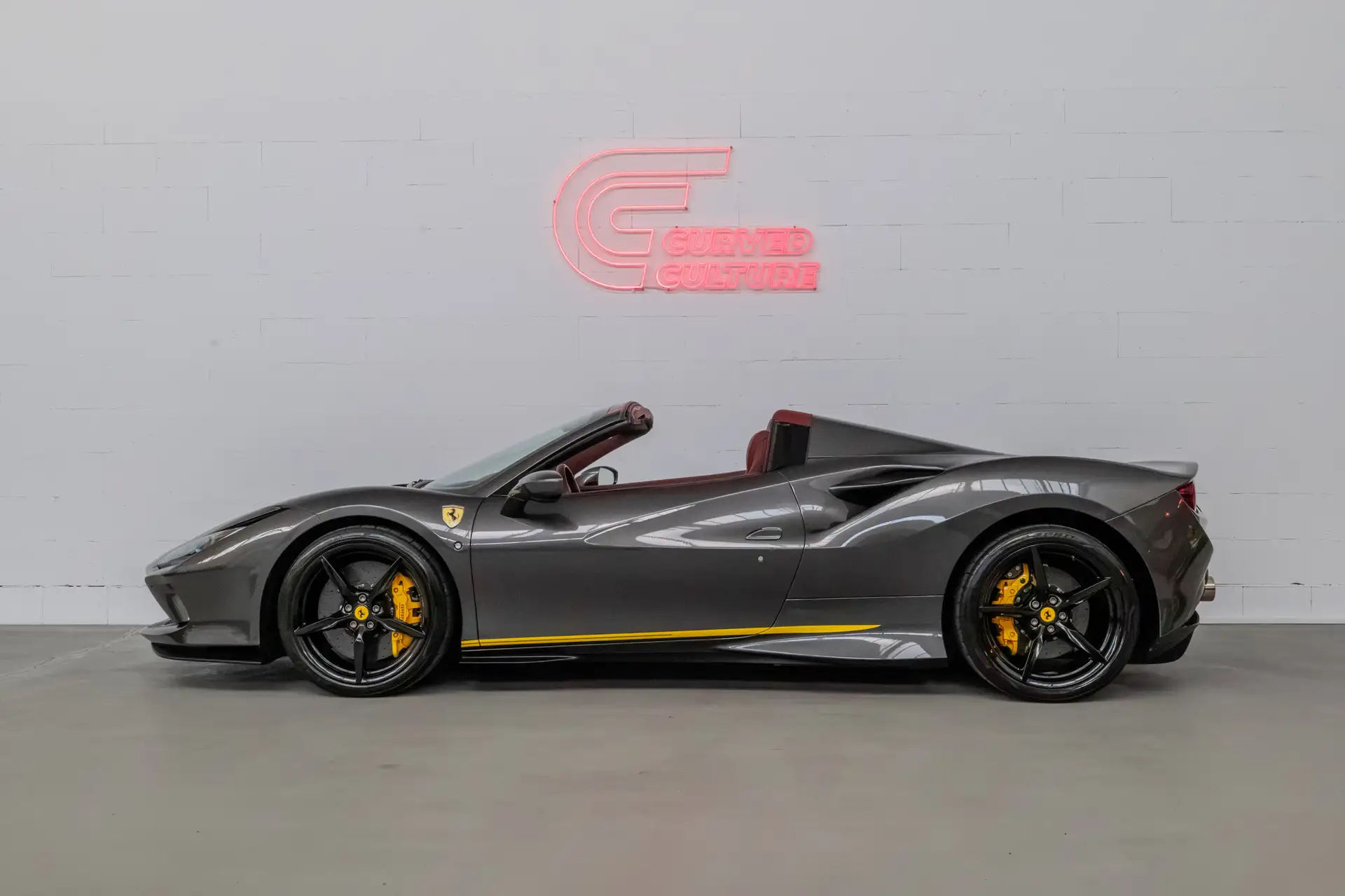 페라리 F8 Spider 2021 건메탈 사진 3