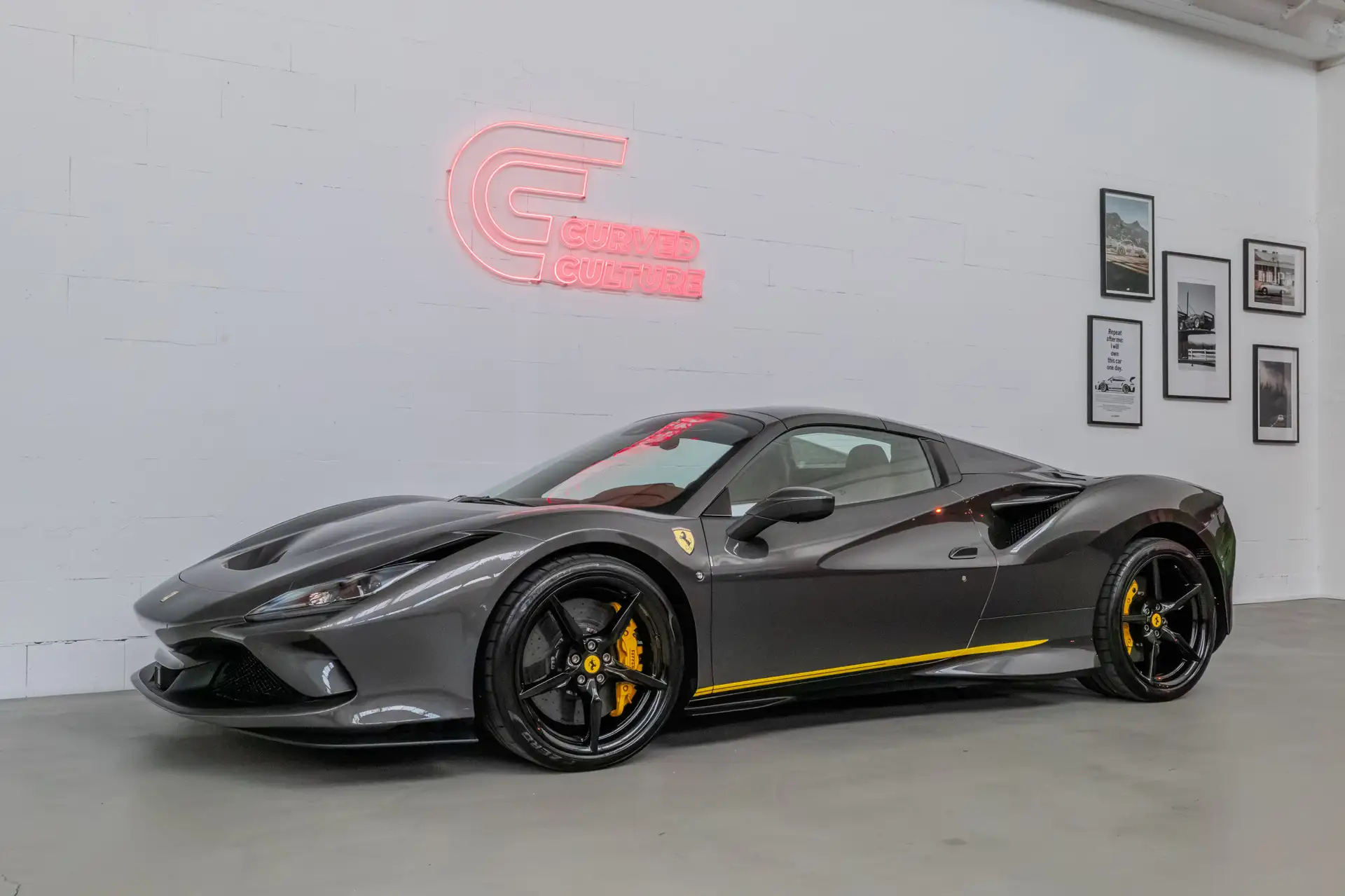 페라리 F8 Spider 2021 건메탈 사진 6