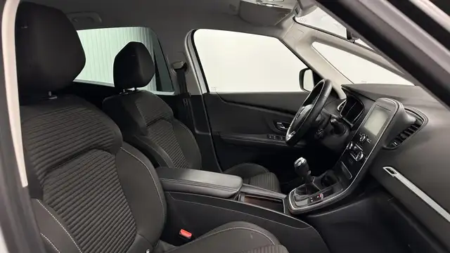 Renault Scenic view 4