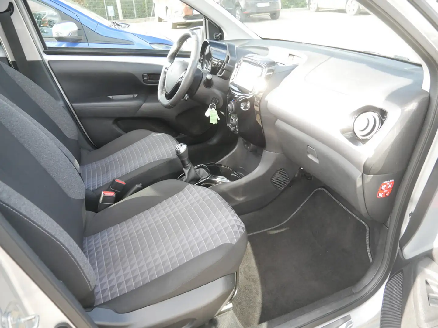 Peugeot 108 Top! Style VTi 72 KLIMA Silber - 2