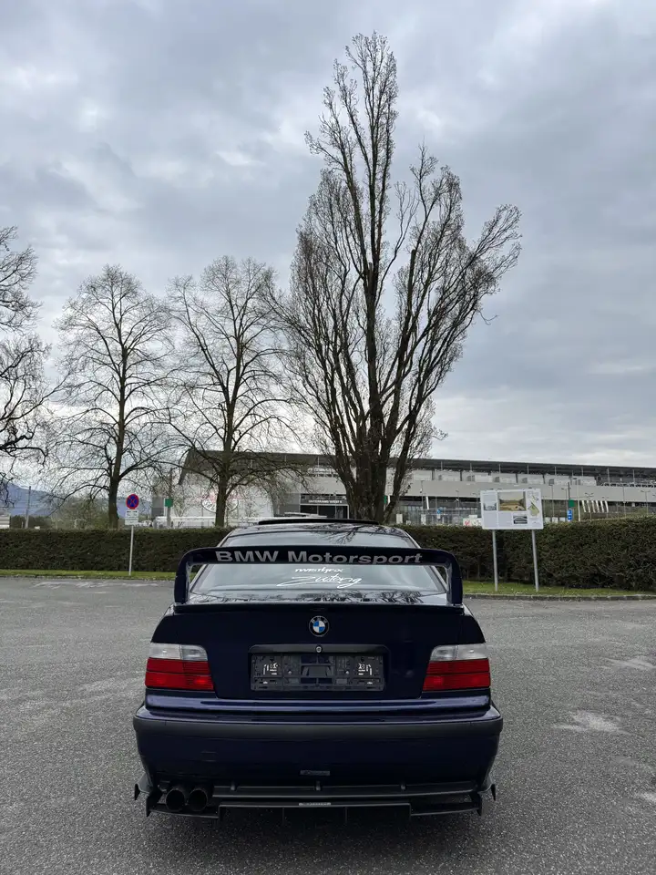 BMW 320i, foto 6