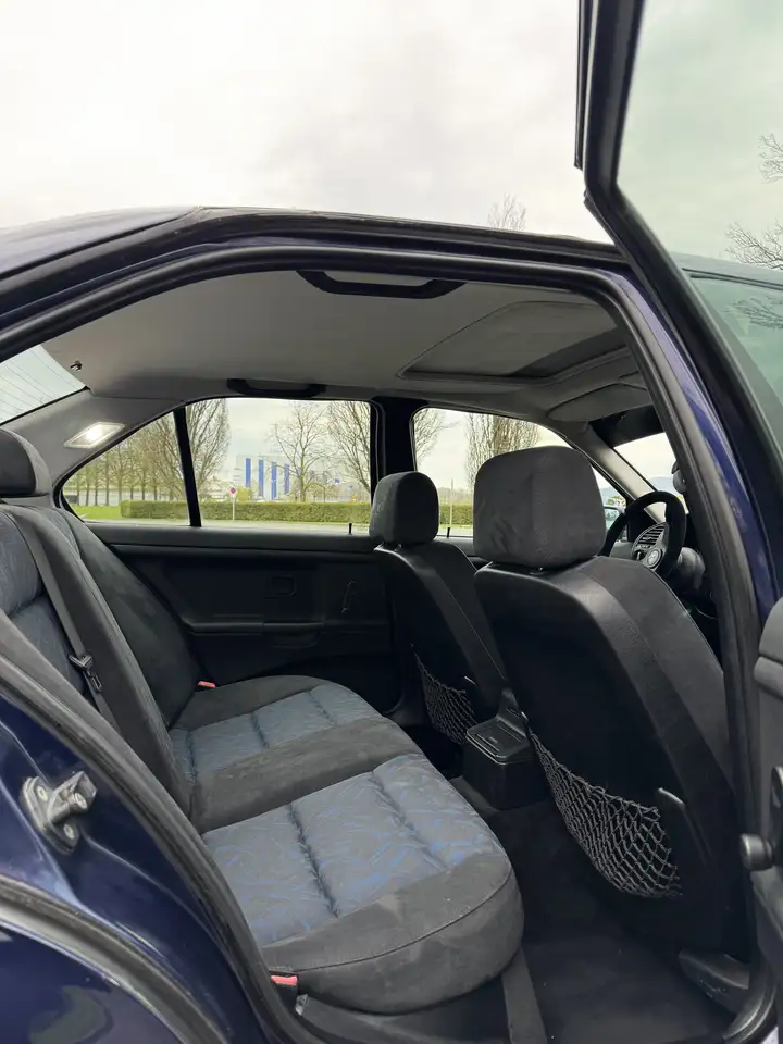 BMW 320i, foto 7