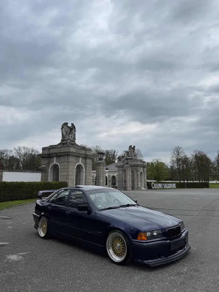 BMW 320i, foto 2