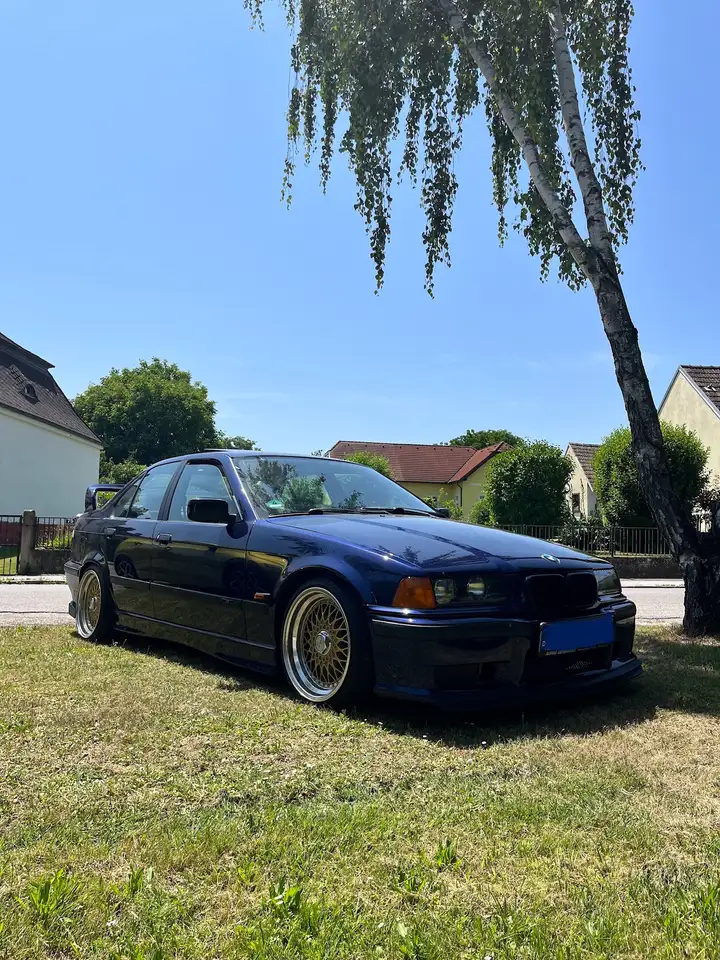 BMW 320i, foto 1
