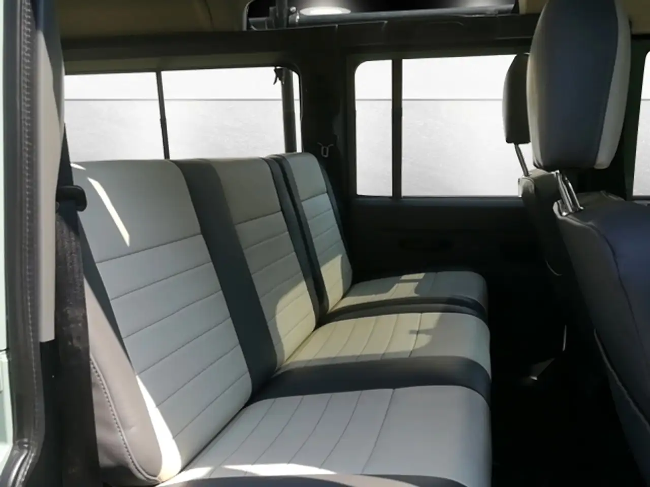 Land Rover Defender 110 SW 2,5TD 9-Sitzer/Klima, foto 9