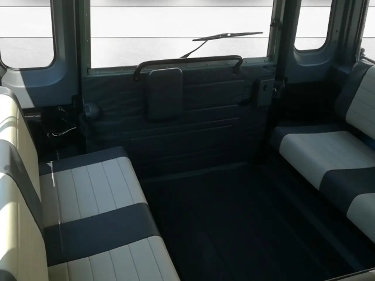 Land Rover Defender 110 SW 2,5TD 9-Sitzer/Klima, foto 11